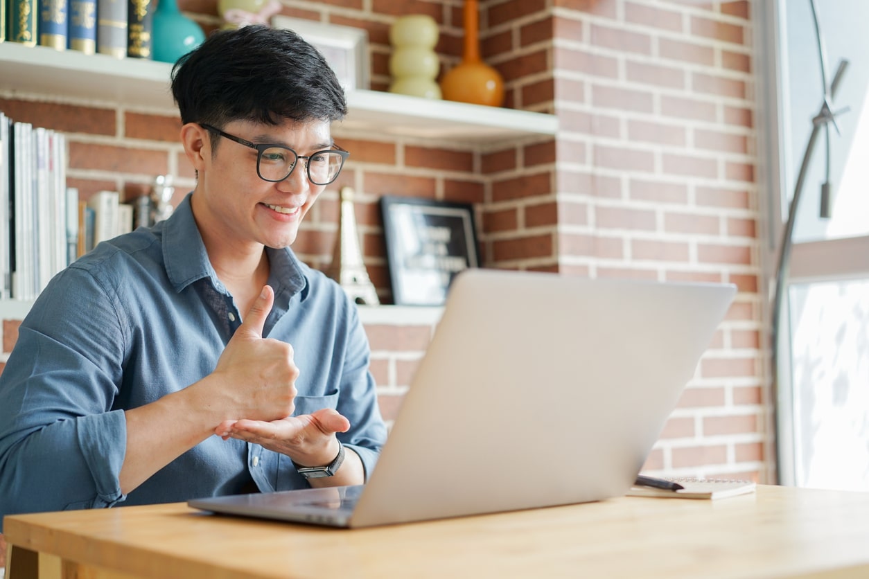 Man with hearing loss takes virtual meeting